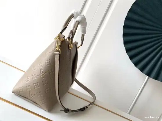 WIS LOUIS VUITTON MM TOTE V 0430